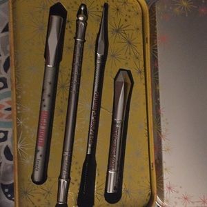 Benefit brow contouring and shaping kit. Brand new
